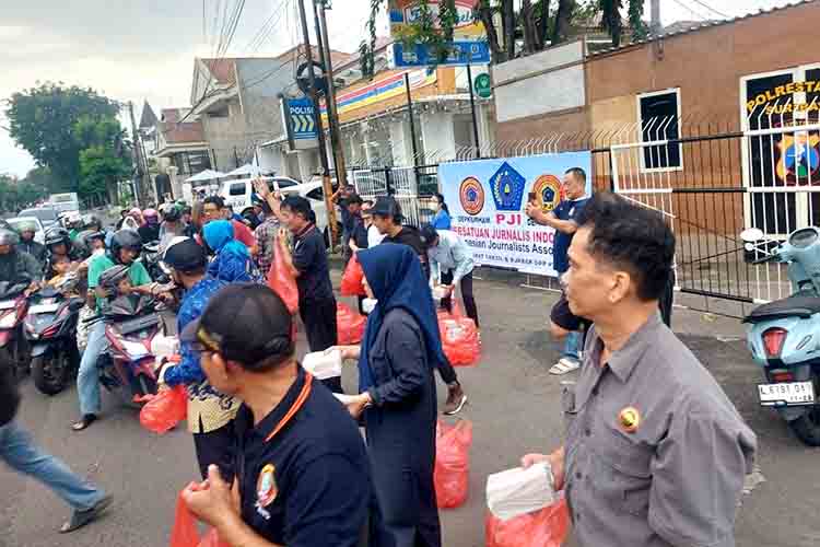 7b16a0ea6bb11026b02129904005580631e893b6c749892fb4739ba0d4e1b27f.0